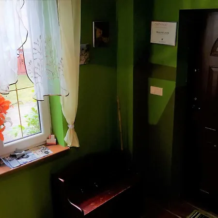 Kwatera prywatna Wynajem Pokoi Pod Lasem *