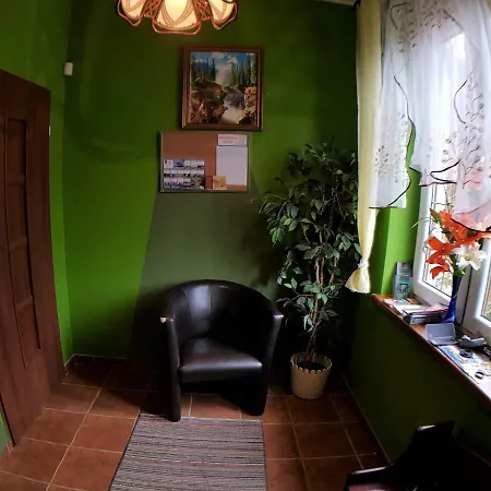 Kwatera prywatna Wynajem Pokoi Pod Lasem *