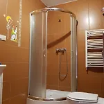 Wynajem Pokoi Pod Lasem منزل للإقامة كارباش
