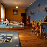 منزل للإقامة Wynajem Pokoi Pod Lasem *