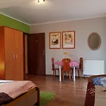 Wynajem Pokoi Pod Lasem منزل للإقامة كارباش