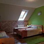 منزل للإقامة Wynajem Pokoi Pod Lasem كارباش