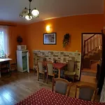 Wynajem Pokoi Pod Lasem منزل للإقامة