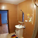 Wynajem Pokoi Pod Lasem منزل للإقامة *