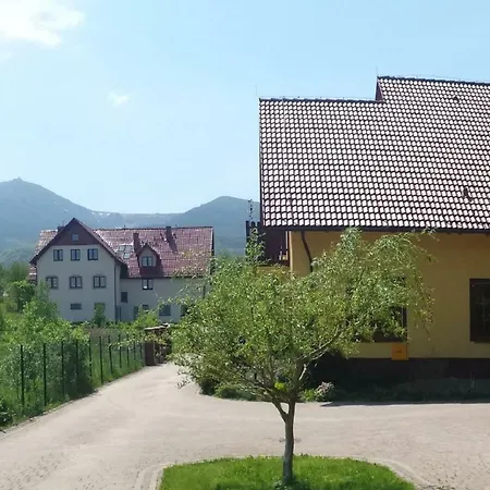 Wynajem Pokoi Pod Lasem Accommodatie bij particulieren *