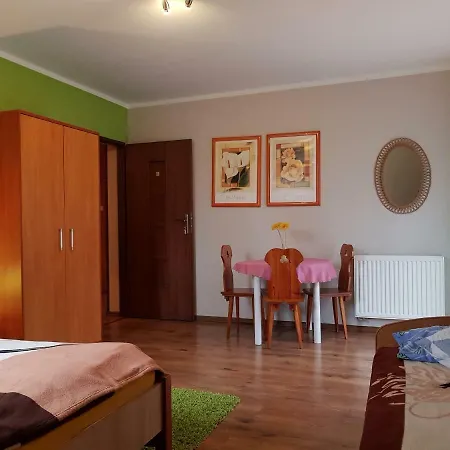 Wynajem Pokoi Pod Lasem 홈스테이 카르파츠