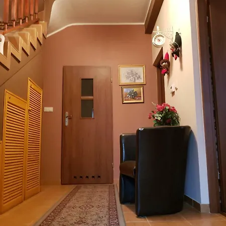 منزل للإقامة Wynajem Pokoi Pod Lasem كارباش