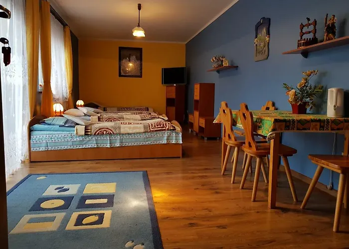 Rum i privatbostad Wynajem Pokoi Pod Lasem *